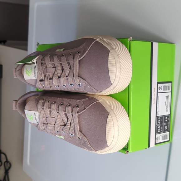 Cariuma (Mystic Grey Canvas/Off-White Sole) 10.5M/12W - Picture 2 of 9